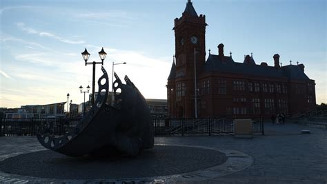 Capitale du pays de galles, née de la révolution industrielle, cardiff est aujourd'hui une ville à taille humaine, dynamique et attachante, une belle vitrine pour le pays de galles. Vie de Globetrotter Cardiff, pays de Galles
