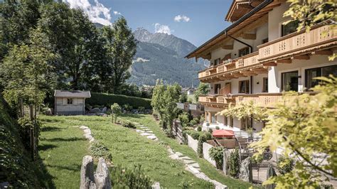 Apparthotel Und Ferienwohnungen Bergkristall In Mayrhofen Im Zillertal