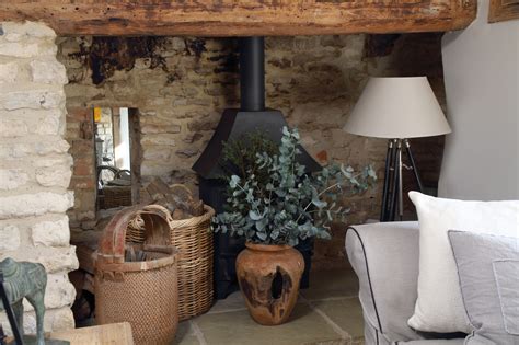 Take a tour around this sophisticated country cottage. | Thatched