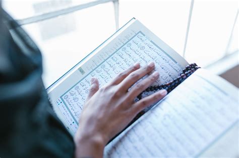 10 Manfaat Membaca Al Quran Banyak Fadhilahnya Gramedia Literasi