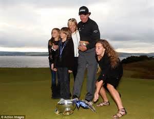Phil Mickelson Almost Blows Scottish Open And Then Drops Trophy Daily