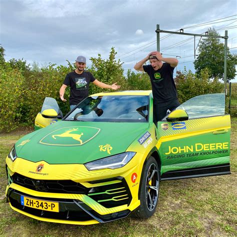 Gr de enige echte enzo. Enzo Knol bouwt 'dikke John Deere' van zijn Lamborghini in ...