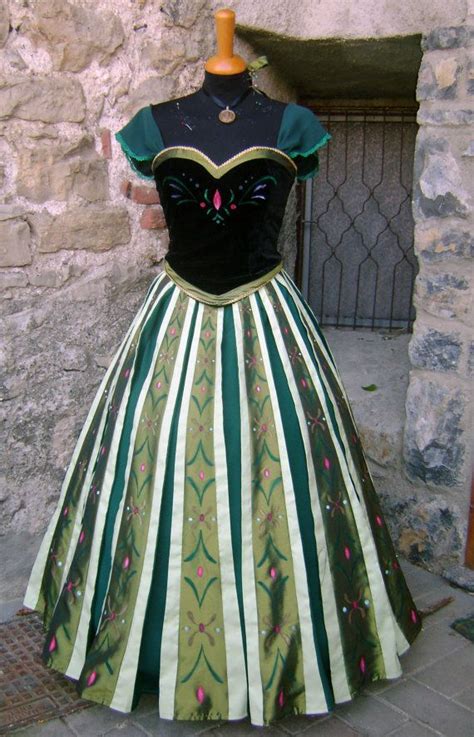 Coronation anna is a pigeon suit that could be obtained via the boutique for $3.99 usd during the frozen event from february 25th to march 5th, 2020. Anna Frozen Disney costume cosplay coronation | Anna ...