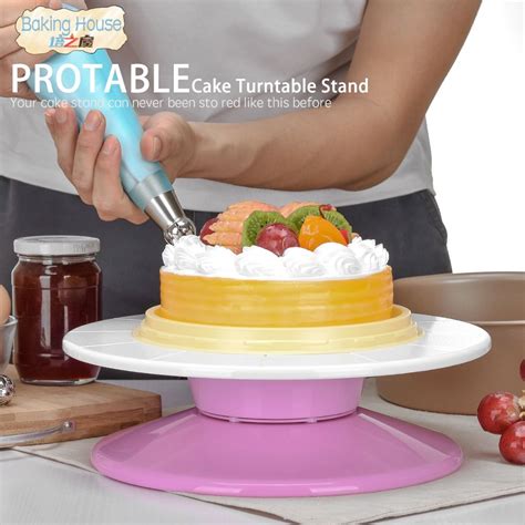 Why You Need A Turntable For Decorating Cakes And How To Use It
