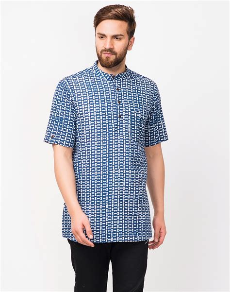 Tempat menjual berbagai model objek pakaian wanita dan pria harga obralan dari anak sampai dewasa, berkat online shop kini siapapun bisa belanja baju satuan dan eceran dari jarak jauh maupun terdekat. √ 35+ Model Baju Batik Pria Kombinasi Modern Terbaru 2020