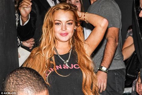 Lindsay Lohan Photos Drunk Under Nightclub Table To Avoid Taking