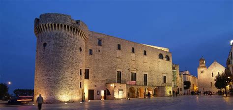 With the port of bari as its capital, puglia lies between the adriatic and the ionian sea and has more than 800 kilometers of coastline. Culinary Tour Puglia and Cooking Classes by Cooking Vacations