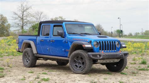 Detailed specs and features for the 2020 jeep wrangler including dimensions, horsepower, engine, capacity, fuel economy, transmission, engine type, cylinders, drivetrain and more. Why Does FCA Keep Getting Jeep Wrong?