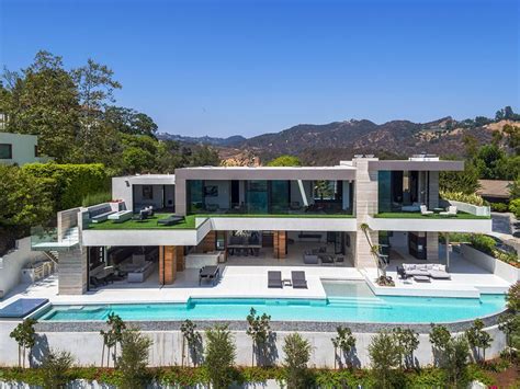 This Unbelievable House Is Perched At The Top Of One Of The Hills In Beverly Hills Its Jaw