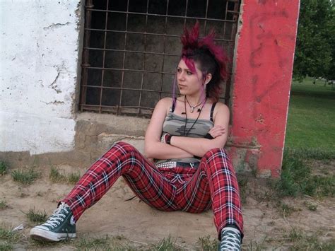 Punkgirlinnsbygothicdmetala D3iyovx 900×675 Punk Girl Punk Cool Hairstyles