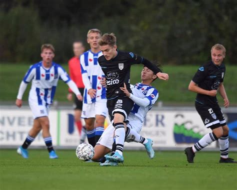 Hoạt động theo luật của ajax amsterdam). Đoàn Văn Hậu phải nhận thất bại đầu tiên trong màu áo SC ...