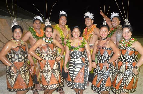 Unuaki O Tonga Dance Group In Their Ngatu Outfits Island Fashion