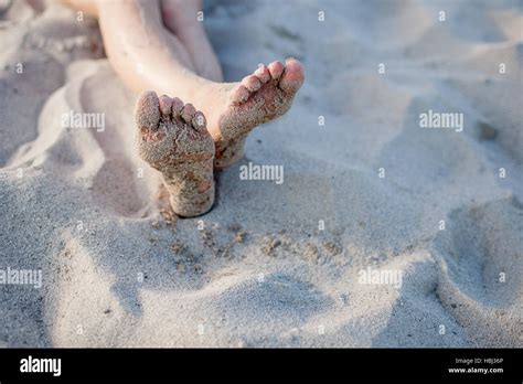 Junge Mädchen Füße Fotos Und Bildmaterial In Hoher Auflösung Alamy