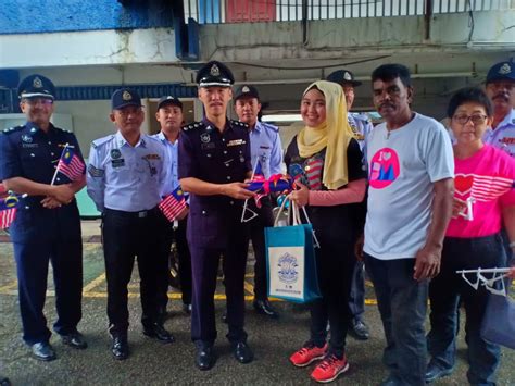 Balai polis trafik ampang polis diraja malaysia jln merdeka, 68000 ampang, selangor. Edaran Jalur Gemilang Terapkan Semangat Patriotik ...