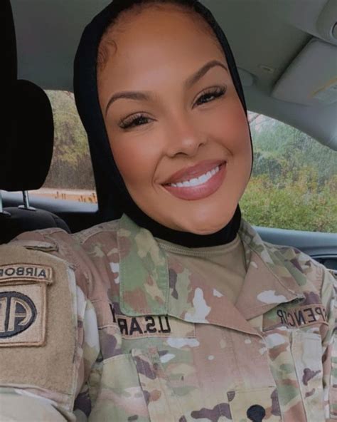 Cetak Sejarah Tentara Muslim Amerika Ini Jadi Wanita Berhijab Pertama Lulus Airborne Semua