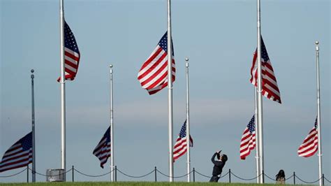 Nikmati kemudahan download bendera setengah tiang, streaming bendera setengah tiang, dan lirik platfrom ini disediakan sebgai review saja, jika anda menyukai lagu bendera setengah tiang. Bendera Setengah Tiang dan Lilin untuk Korban Teror Las Vegas - Foto Tempo.co
