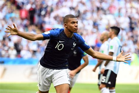Widely considered as one of the best players in the world, he is known for his dribbling, explosive speed, and clinical finishing. Francia, Mbappé più veloce di Bolt contro l'Argentina ...