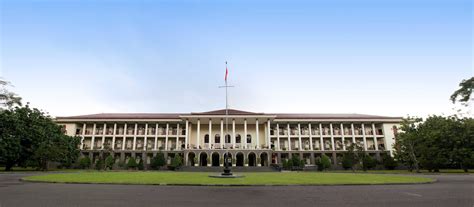 Gedung Pusat Universitas Gadjah Mada Menjadi Simbol Bangunan Modern