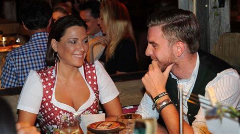 Jul 25, 2021 · aktuelle und spannende news und neuigkeiten aus der welt des amateurfußballs. Auf der Wiesn: Simone Ballack präsentiert neuen Freund ...