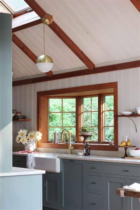 The rest of the kitchen is simple and modern, with wood laminated kitchen cabinets and plain white solid surface counter top. 5 Ways Bold Textures Can Transform Your Rooms | Blue ...