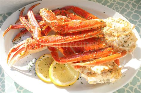 They are commonly eaten in north america, northern europe, and japan, although they are also shipped to other countries. Easy Baked Crab Legs Recipe | I Heart Recipes