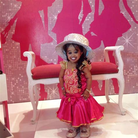 Jyoti Amge Worlds Smallest Woman Photos You Need To See