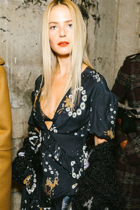 Our Best Backstage Photos From London Fashion Weeks Fall 2017 Shows