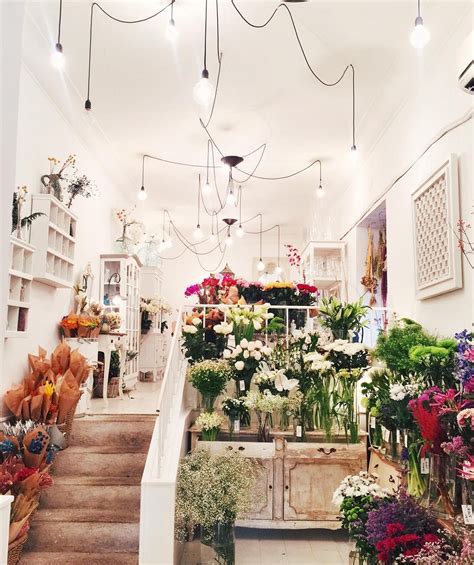 Moments Of Breaking Flower Shop Design Flower Shop Interiors Floral