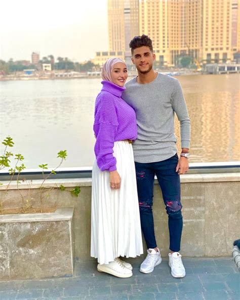 انا أسمى محمد احمد على انا والدى متوفى ووالدتى الحمدلله يبارك الله فى طول عمرها رأيت فى الحلم ان احد الجيران قام عندنا بزيارة هوا وزوجته واولاده وهذا الجار هوا مسيحى واتى ليصالح. أحمد الشيخ وزوجته واولاده - ‫ايام الحظر و زوقلة العنيد ...