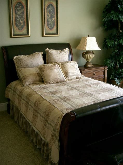 Free Download Arrange Bed Sheet Set Brown Wooden Nightstand