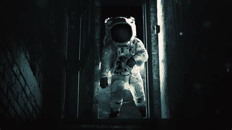 Download Wallpaper 2048x1152 Astronaut Cosmonaut Gravity Spacesuit