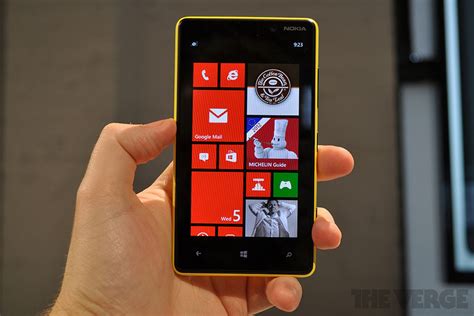 Nokia Lumia 820 Hands On Preview Pictures And Video The Verge