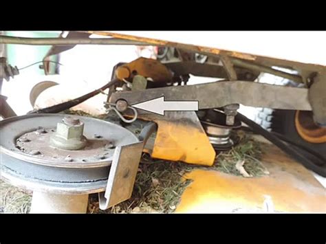 Comment Changer la courroie d un tracteur tondeuse autoporté video