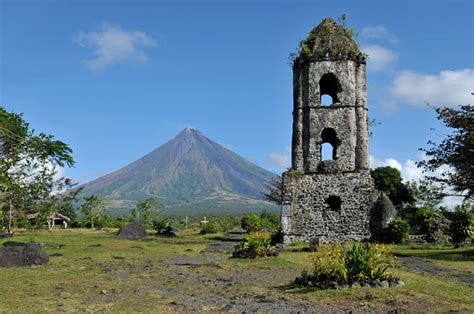 A Scenic View Of Mayon Volcano Stock Photo Download Image Now Istock