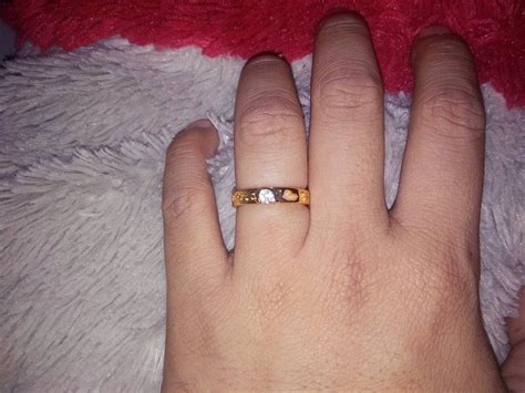 Gambar cincin tunangan di jari wanita hd terbaik download now tern. 29+ Gambar Cincin Di Jari Perempuan - Richa Gambar