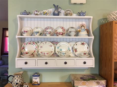 I love collecting mix and match pieces in similar colors but completely different patterns. Pin by Lisa Roy on Decor ideas I like | Home decor, Tea ...