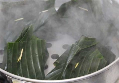 Campur bumbu halus dan santan, aduk rata. Resep Botok Telur Asin