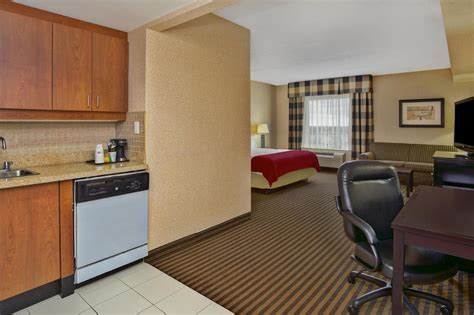 Holiday Inn Express And Suites Newmarket ⋆⋆ Canada Season Deals
