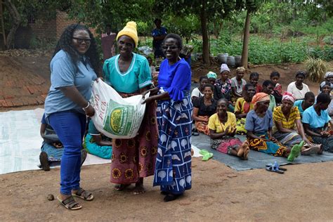 Pcl Cheers The Elderly With Christmas Ts In Mpemba Malawi Voice