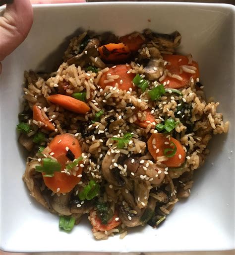 The large size of meals and required chewing assist with the mental side of fat loss dieting. Chicken fried rice is one of my favorite high volume dinners! A ton of food for 415 calories # ...