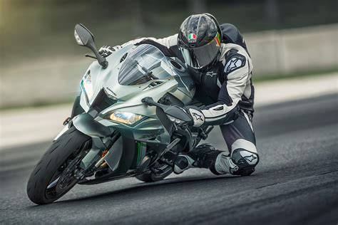 The latest machine is no exception. KAWASAKI ZX-10R ABS specs - 2018, 2019, 2020 - autoevolution