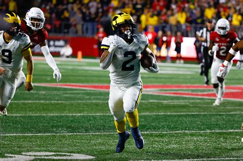 Michigan’s Blake Corum named Walter Camp Finalist - Maize n Brew width=