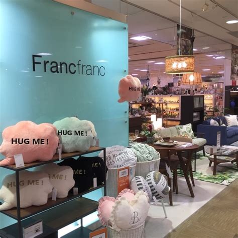 A life of color surprise and excitement in every day! Francfranc 横浜ワールドポーターズ店(フランフラン ヨコハマワールドポーターズテン) - 桜木町タブルーム