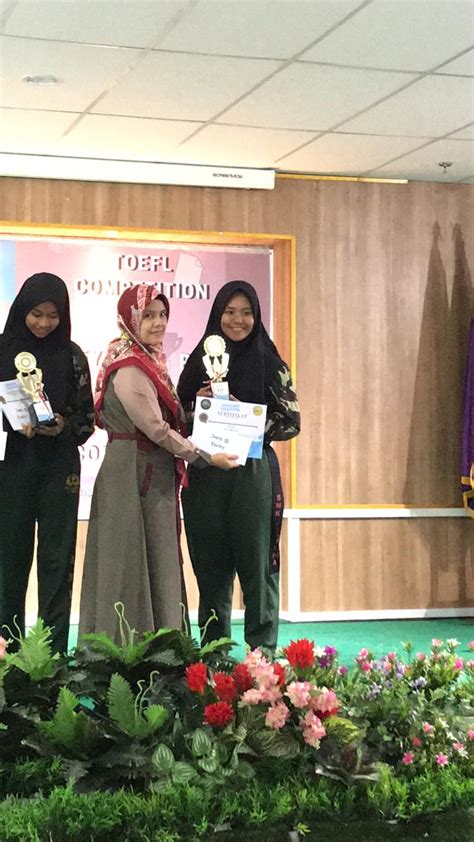 Saat itu, ia mendapat gelar pemain terbaik. Siswa SMK Taruna Pekanbaru Memborong Seluruh Piala Dalam ...