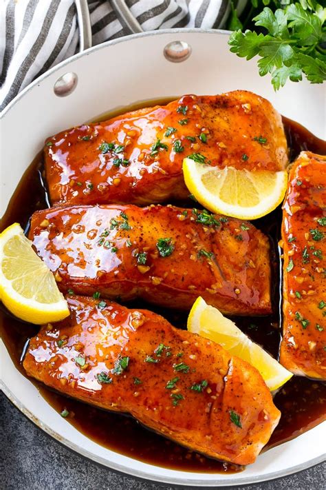 How to cook a shabbat dinner when you are a vegetarian but your guests are not. Honey Garlic Salmon - Dinner at the Zoo