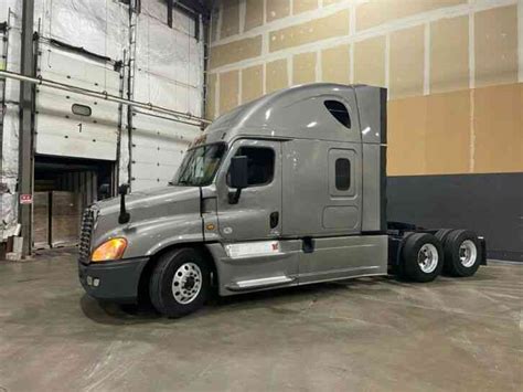 Freightliner Cascadia 2016 Sleeper Semi Trucks