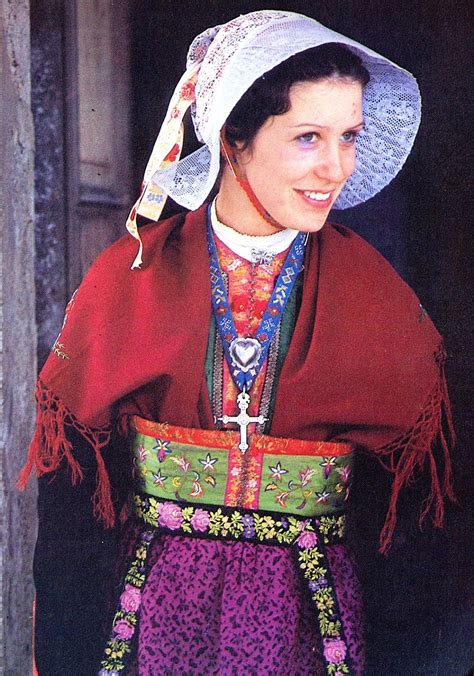 Folkcostume Costume Of The Arvan Valley Savoy France Folk Fashion