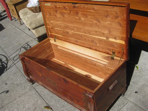 Uhuru Furniture And Collectibles Sold Small Cedar Chest 85