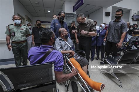 Hishammuddin KJ Buat Lawatan Ke Hospital Angkatan Tentera Tuanku Mizan
