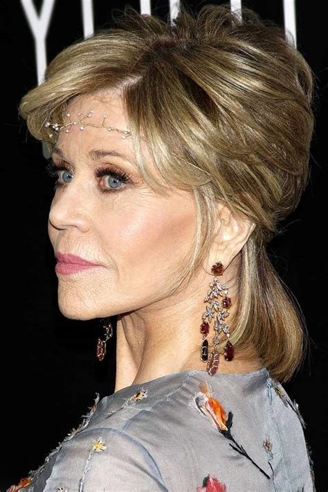 Jane fonda debuts a short new hairstyle showing off silver locks at the 2020 oscars. Jane Fonda Hair Gallery: 20 Timeless Looks That Take Years Off